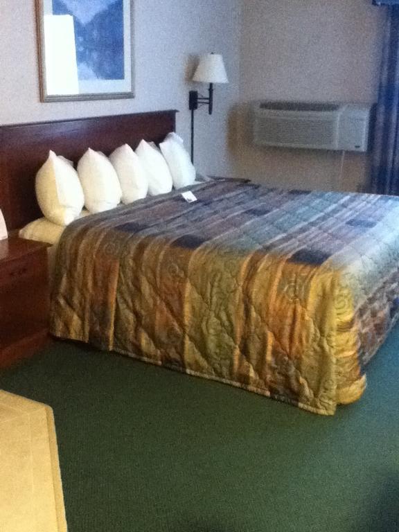 Baraga Lakeside Inn Extérieur photo
