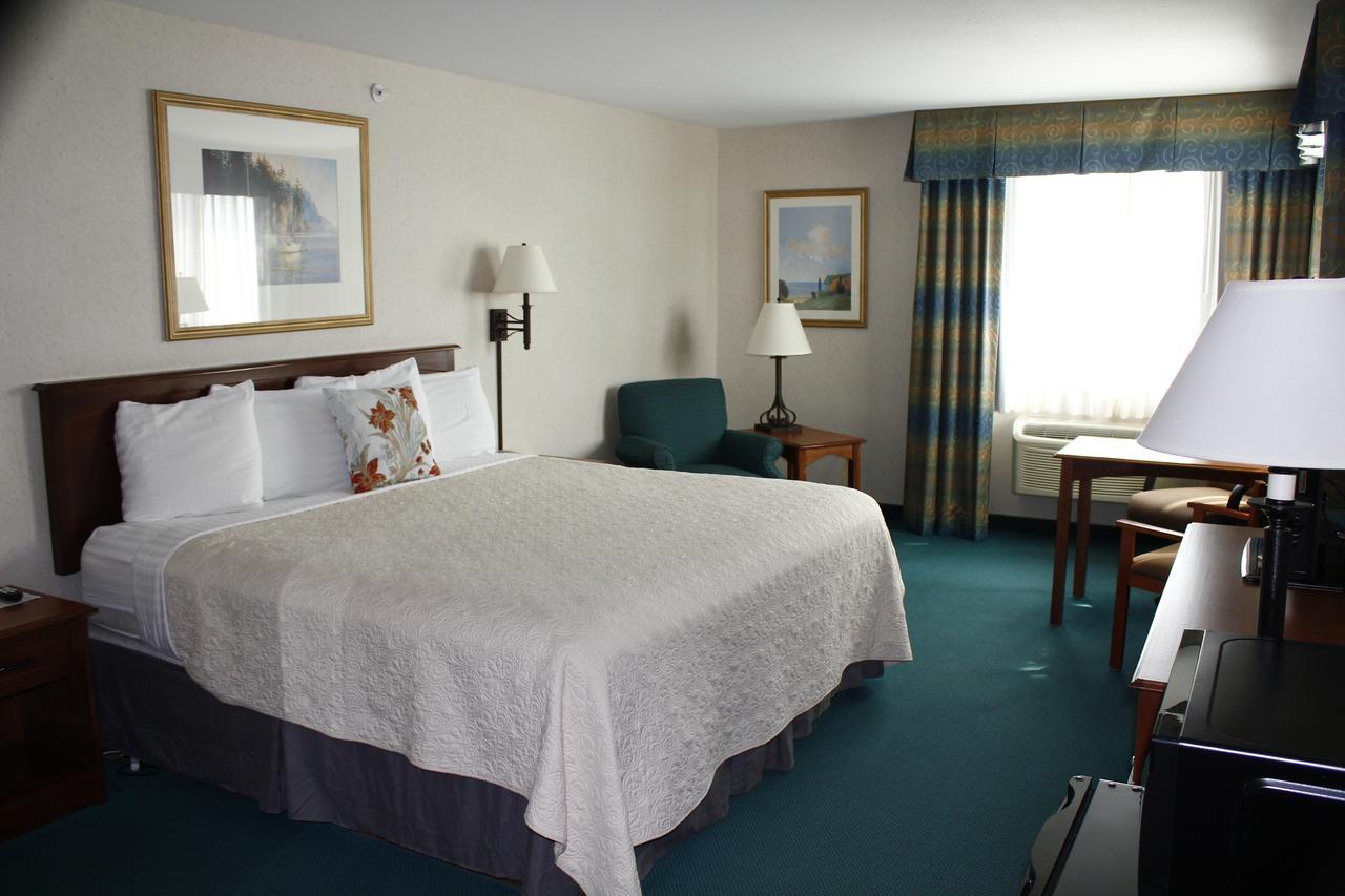 Baraga Lakeside Inn Extérieur photo